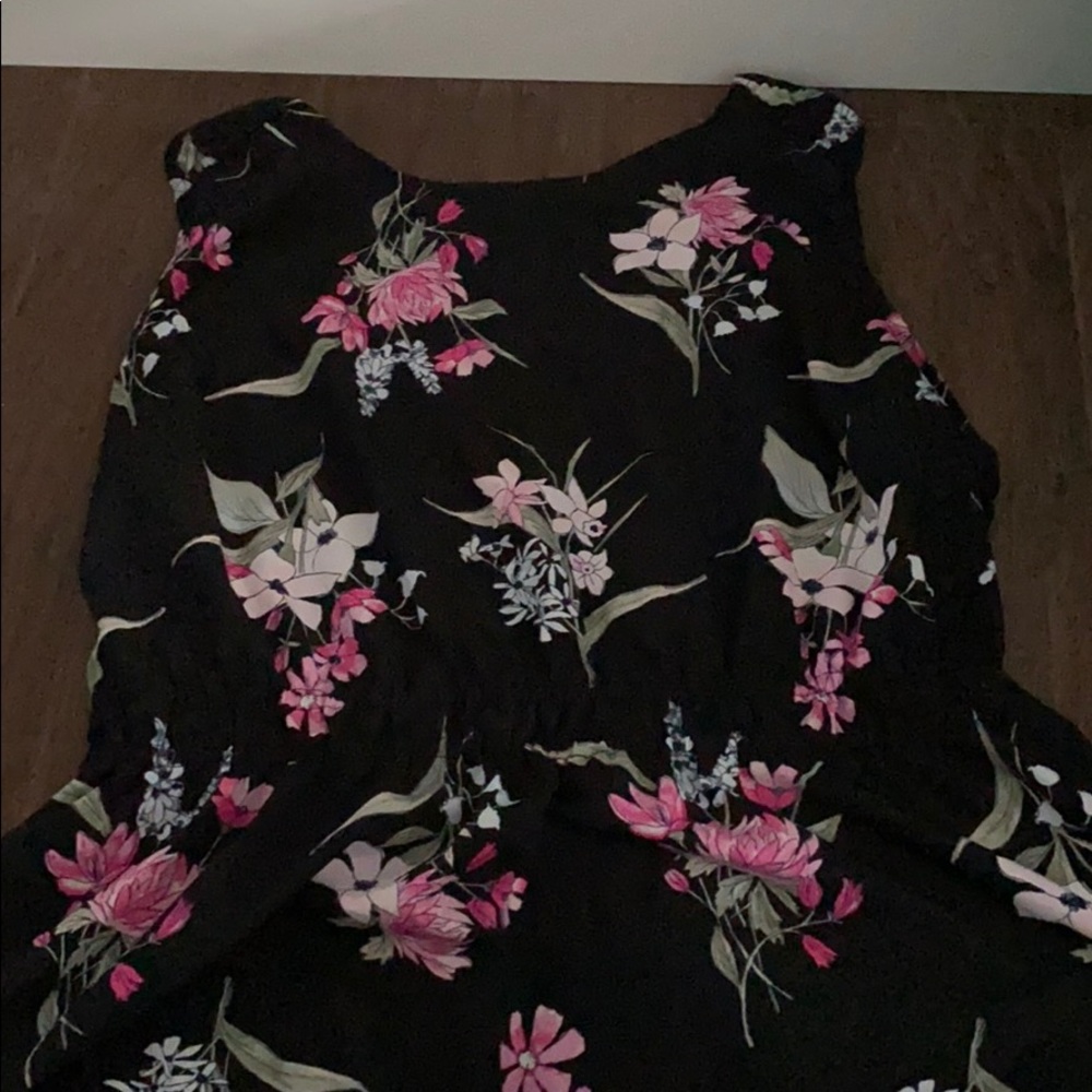 Peplum sleeveless shirt